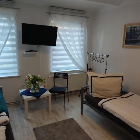 Ferienwohnung Mit Separatem Eingang Und Parkplatz, Ideal Fuer Handwerker Und Geschaeftsreisende Dorf Mecklenburg Exterior foto